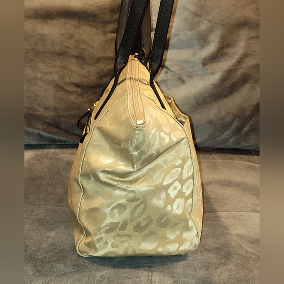 EUC Michael Kors Kelsey Medium Leopard Print Nylon Top Zip Tote - Picture 4 of 16